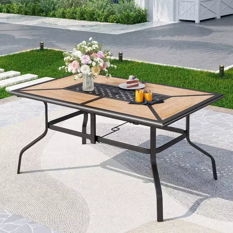 Set da pranzo da esterni in metallo da 7 pezzi con tavolo rettangolare in metallo 152x94 cm e sedie imbottite girevoli - Captiva Designs