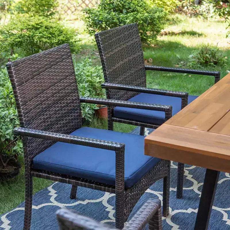 Set da pranzo da 6 pezzi per patio: tavolo in legno di acacia, panca, 4 poltrone in rattan - Captiva Designs