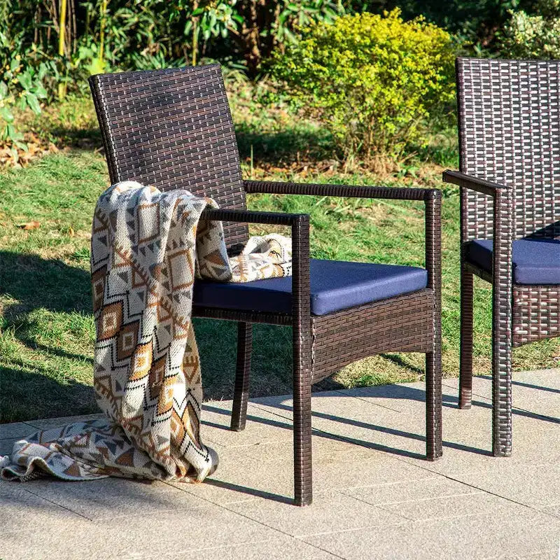Set da pranzo da 6 pezzi per patio: tavolo in legno di acacia, panca, 4 poltrone in rattan - Captiva Designs