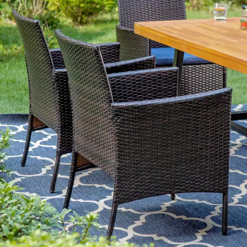 Set da pranzo da 6 pezzi per patio con tavolo e panca in acacia e 4 sedie in rattan PE - Captiva Designs