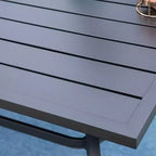 Set da pranzo da esterno in metallo da 7 pezzi con tavolo rettangolare con foro per ombrellone e sedie girevoli con braccioli - Captiva Designs