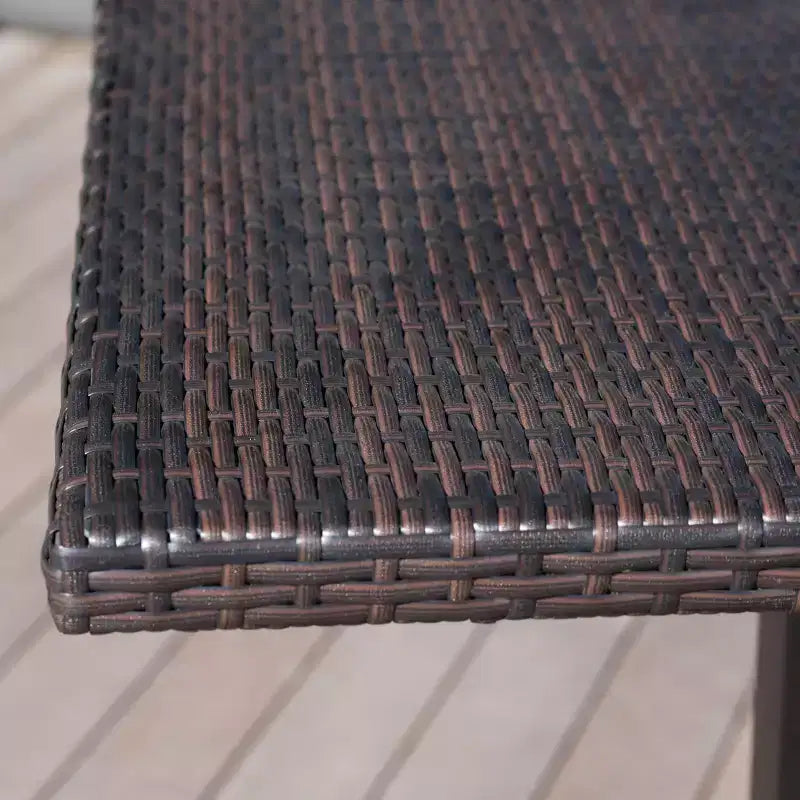Tavolo da Bar da Esterno in Vimini Dominic Square: Struttura in Rattan e Ferro, Resistente alle Intemperie - Christopher Knight Home