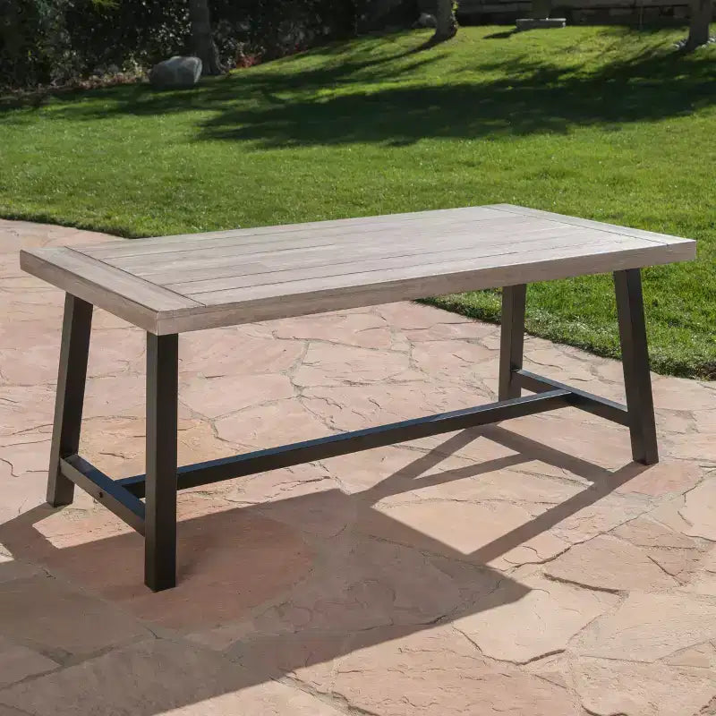 GDFStudio Bowman Tavolo da pranzo moderno industriale da esterno in legno di acacia da 71 W con gambe in metallo