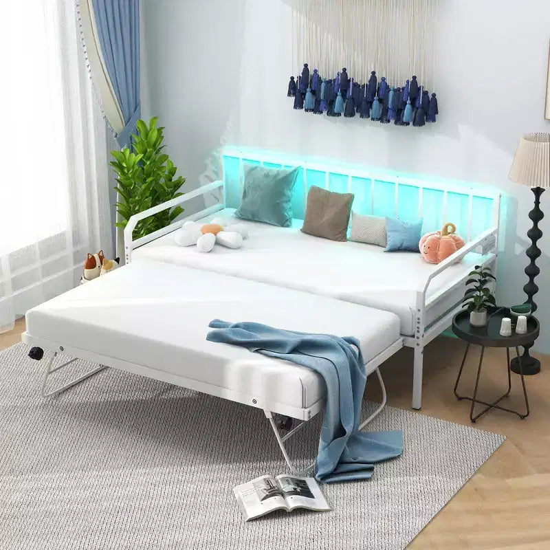 Daybed Costway Matrimoniale con Rete Estraibile a Scomparsa Stazione di Ricarica e Luci a LED per Soggiorno Nero/Bianco