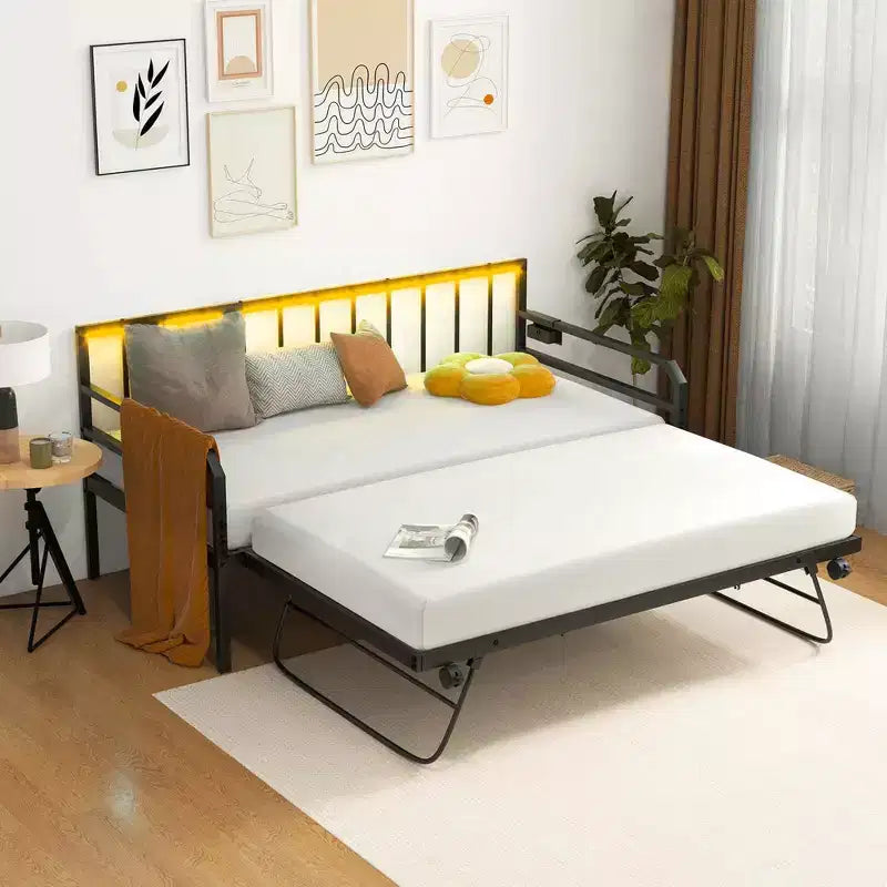 Daybed Costway Matrimoniale con Rete Estraibile a Scomparsa Stazione di Ricarica e Luci a LED per Soggiorno Nero/Bianco