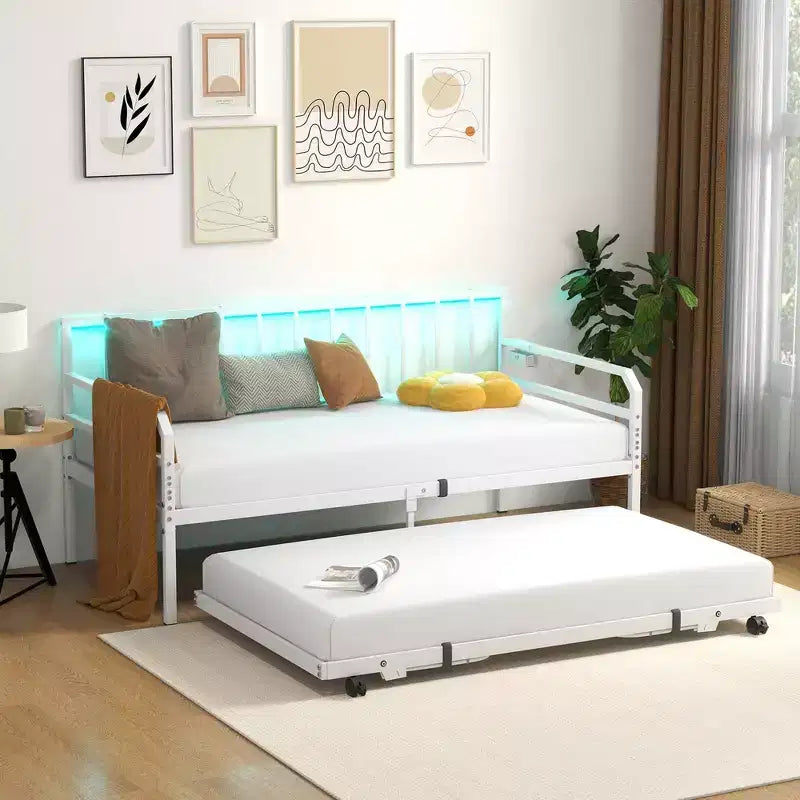 Daybed Costway Matrimoniale con Rete Estraibile a Scomparsa Stazione di Ricarica e Luci a LED per Soggiorno Nero/Bianco