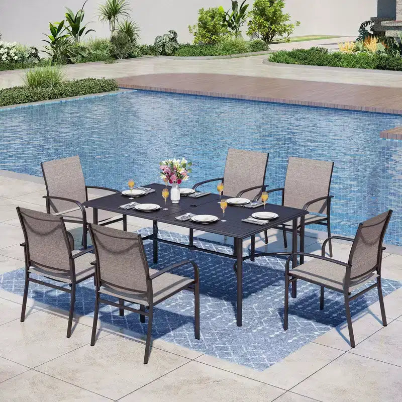 Captiva Designs Tavolo da pranzo rettangolare da esterno a 7 pezzi in acciaio con staffa trasversale a C e sedie fisse a imbracatura