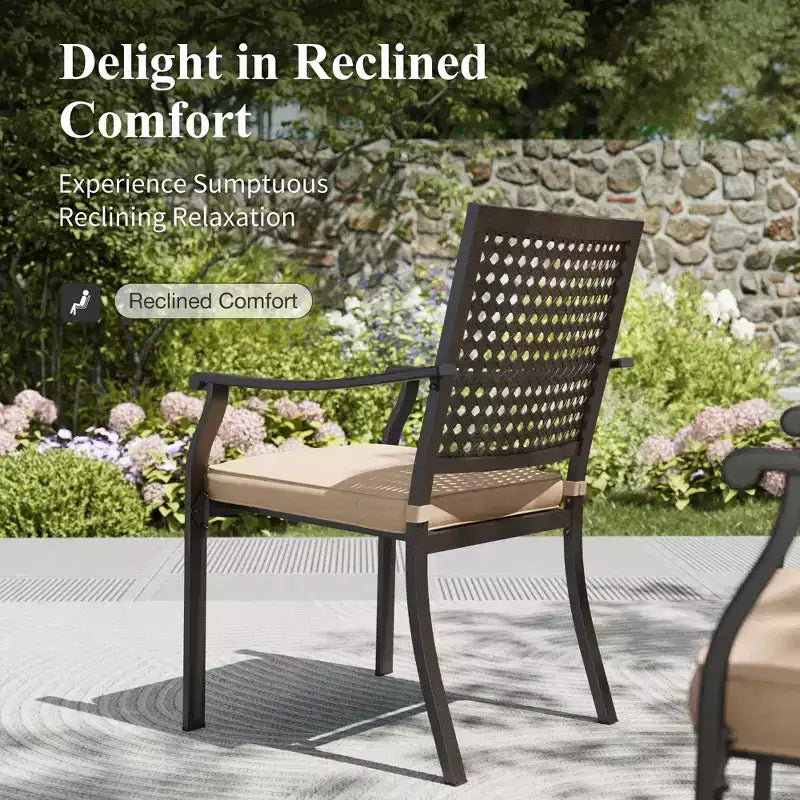 Captiva Designs Set da pranzo da patio 8 pezzi con tavolo rettangolare in acciaio e sedie in acciaio nere e ombrellone beige