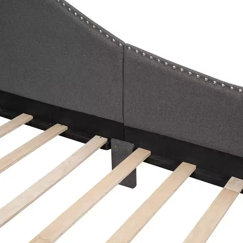 Letto a giorno imbottito Twin/Full Size con testiera, bracciolo e gambe di supporto, grigio/beige-ModernLuxe