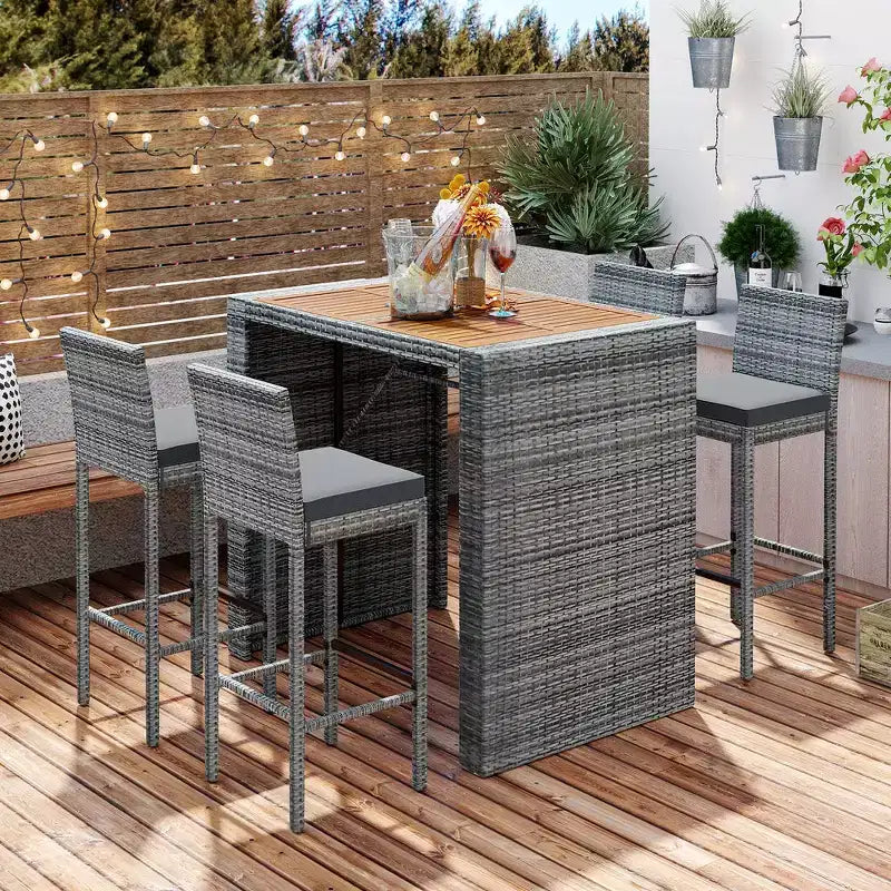 Set da bar da esterno Whisen a 5 pezzi in vimini di rattan PE con tavolo pieghevole e cuscini