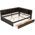 Daybed in legno Full Size Whisen con ripiani portaoggetti, USB, LED e letto estraibile a rotelle