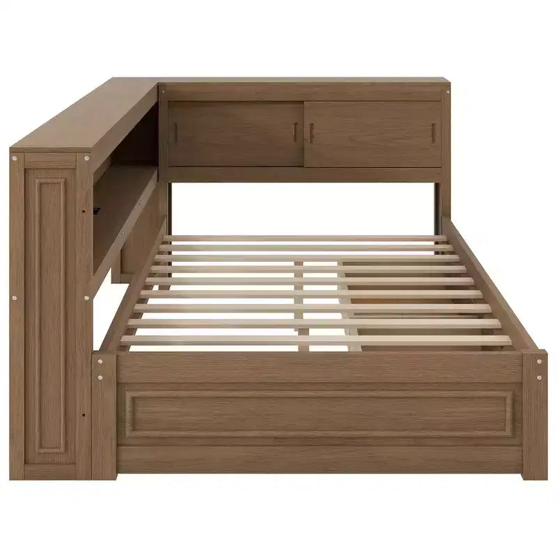 Daybed in legno Full Size Whisen con ripiani portaoggetti, USB, LED e letto estraibile a rotelle