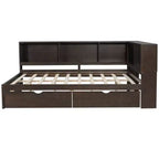 Daybed in legno Full Size Whisen con ripiani portaoggetti, USB, LED e letto estraibile a rotelle