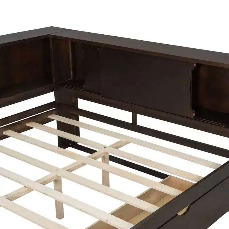 Daybed in legno Full Size Whisen con ripiani portaoggetti, USB, LED e letto estraibile a rotelle