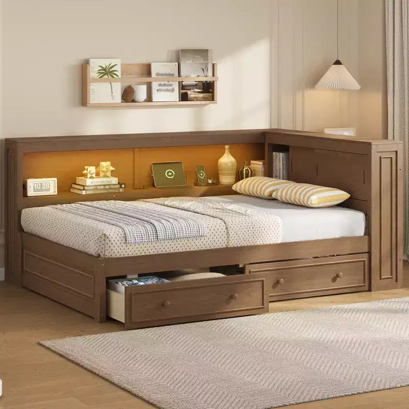 Daybed in legno Full Size Whisen con ripiani portaoggetti, USB, LED e letto estraibile a rotelle