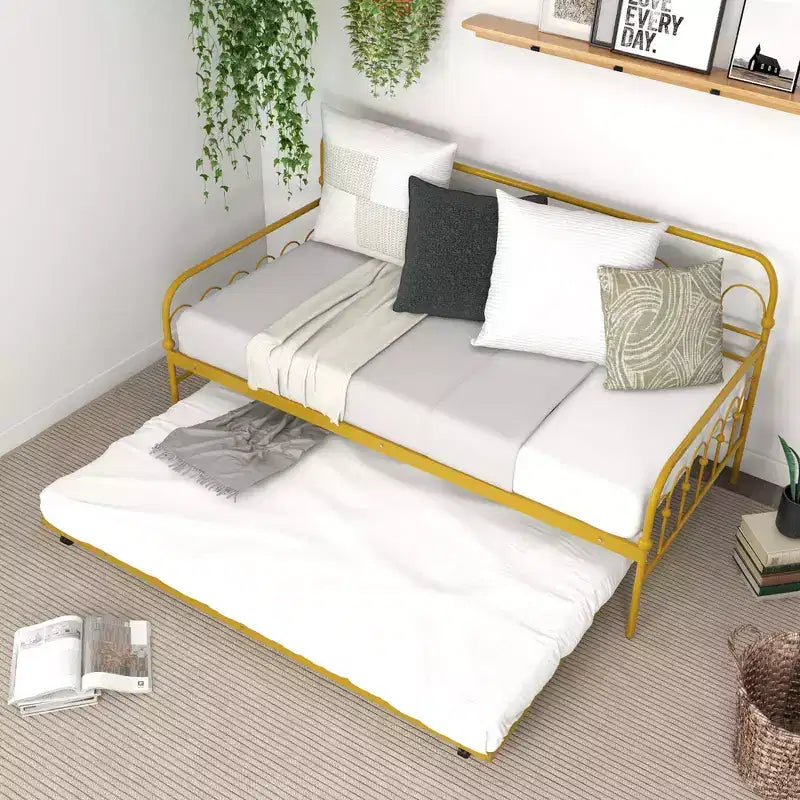 Costway Letto da Giorno in Metallo Matrimoniale con Rete Estraibile, Divano Letto Salvaspazio, Ruote Bloccabili, Oro