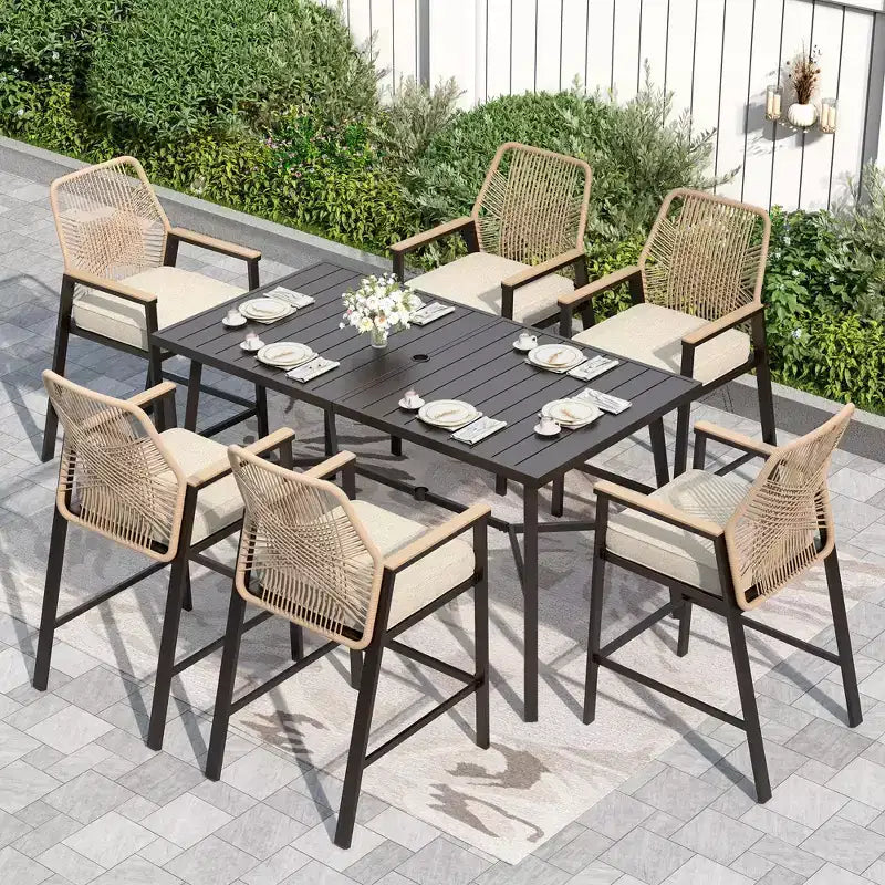 Set da Bar per Esterni Captiva Designs con Tavolo da Bar in Acciaio e Sgabelli da Bar in Rattan con Cuscini