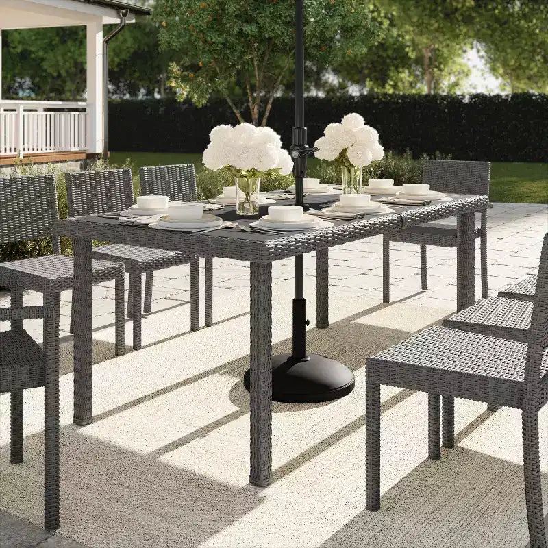 Tavolo da patio Martha Stewart Bedford 71 per interni-esterni con piano in legno composito in vimini effetto rattan