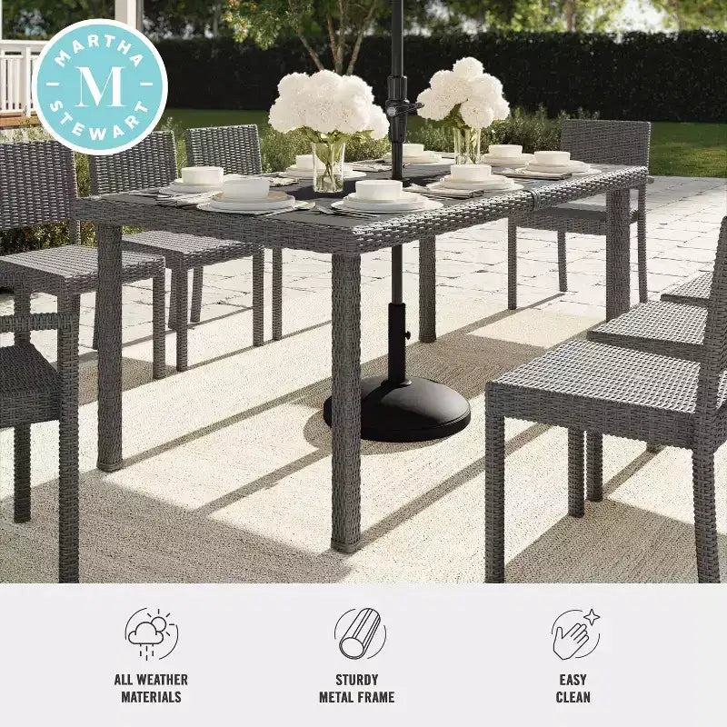 Tavolo da patio Martha Stewart Bedford 71 per interni-esterni con piano in legno composito in vimini effetto rattan