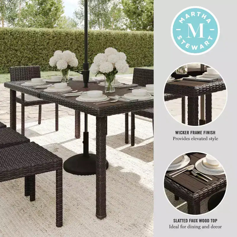 Tavolo da patio Martha Stewart Bedford 71 per interni-esterni con piano in legno composito in vimini effetto rattan