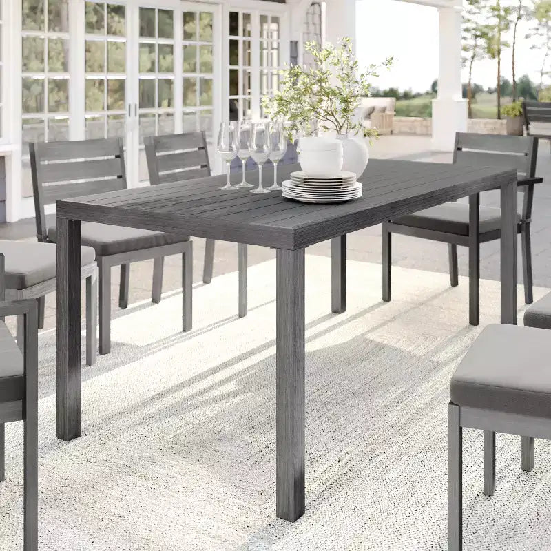 Martha Stewart Bedford 71 Tavolo da esterno-interno con finitura in alluminio spazzolato effetto venature del legno