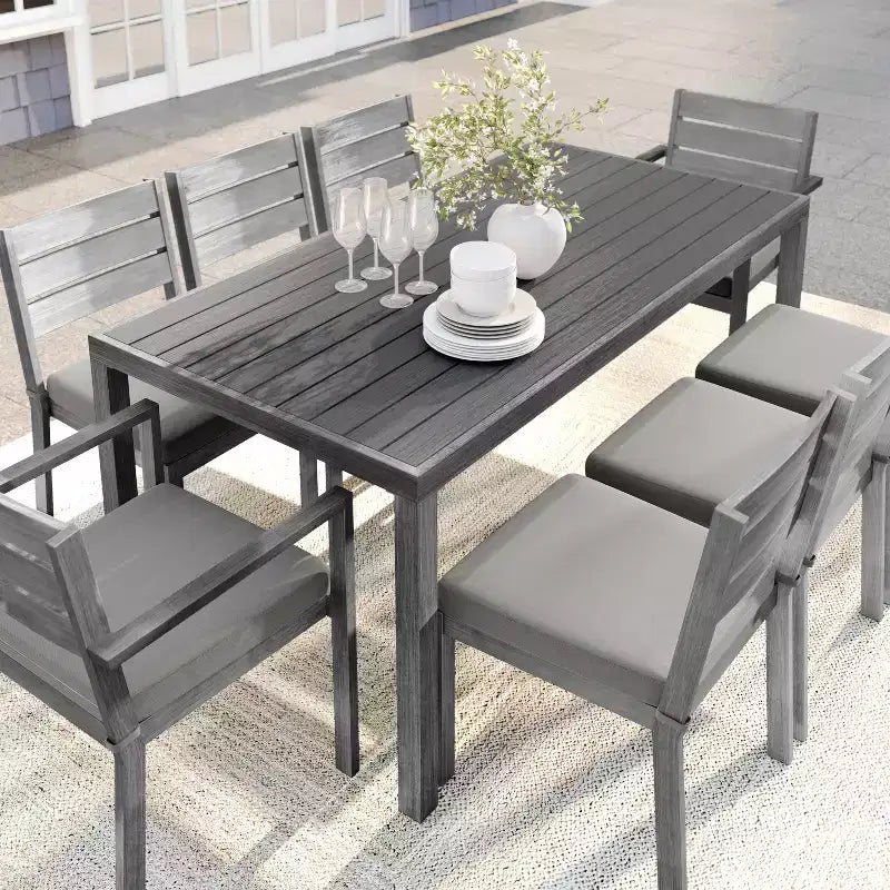 Martha Stewart Bedford 71 Tavolo da esterno-interno con finitura in alluminio spazzolato effetto venature del legno
