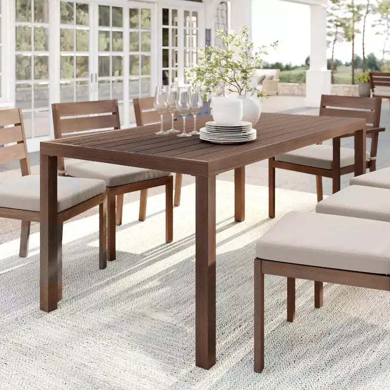 Martha Stewart Bedford 71 Tavolo da esterno-interno con finitura in alluminio spazzolato effetto venature del legno