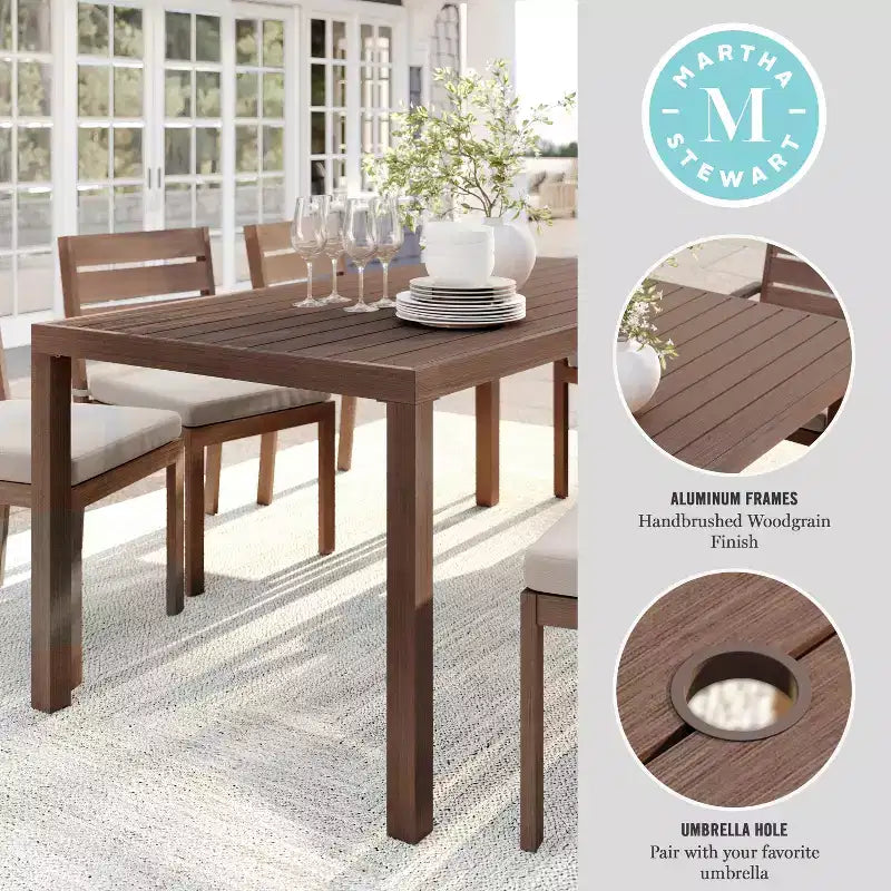 Martha Stewart Bedford 71 Tavolo da esterno-interno con finitura in alluminio spazzolato effetto venature del legno