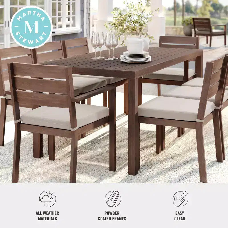 Martha Stewart Bedford 71 Tavolo da esterno-interno con finitura in alluminio spazzolato effetto venature del legno