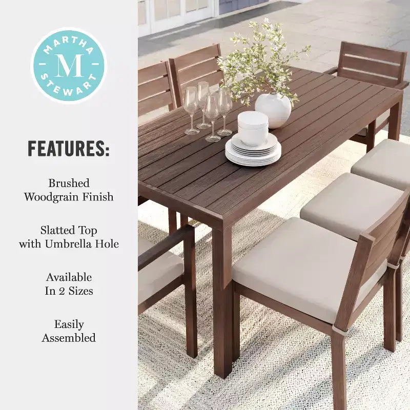 Martha Stewart Bedford 71 Tavolo da esterno-interno con finitura in alluminio spazzolato effetto venature del legno