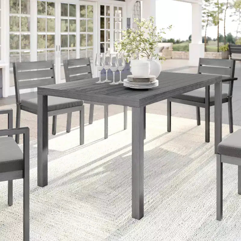 Martha Stewart Bedford 62 Tavolo da patio per interni-esterni con finitura in alluminio spazzolato effetto legno