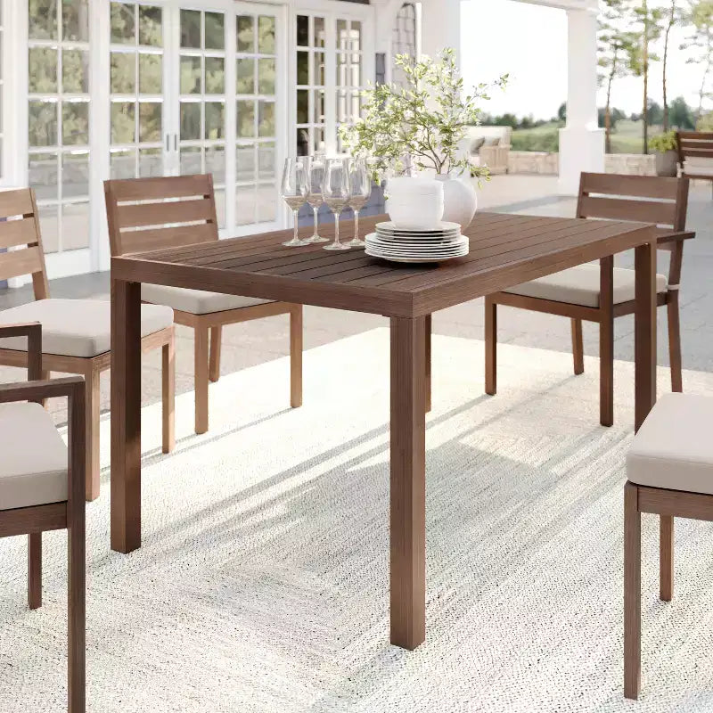 Martha Stewart Bedford 62 Tavolo da patio per interni-esterni con finitura in alluminio spazzolato effetto legno