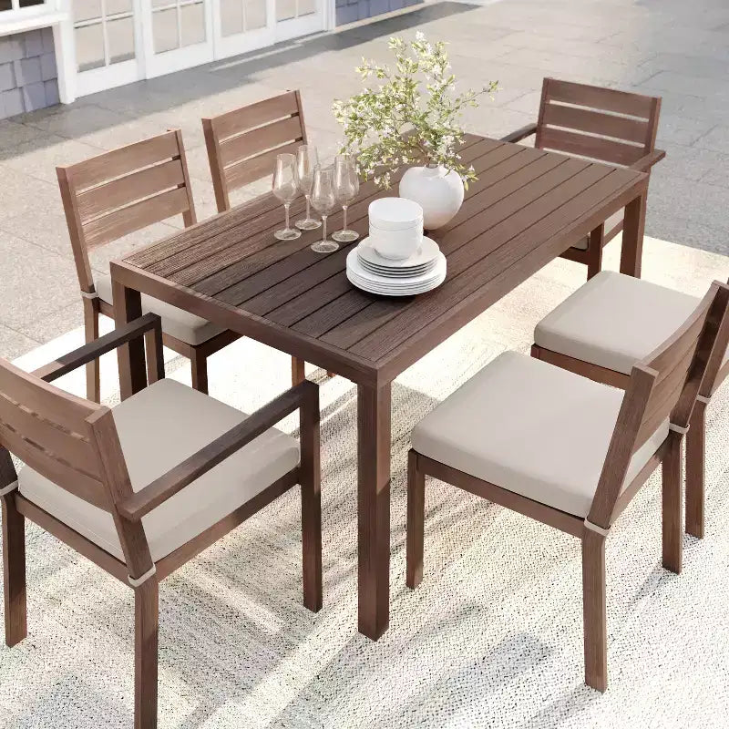 Martha Stewart Bedford 62 Tavolo da patio per interni-esterni con finitura in alluminio spazzolato effetto legno