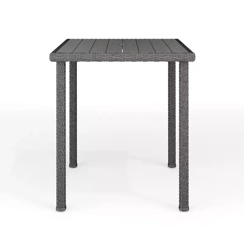Tavolo da bar alto da esterno/interno Martha Stewart Bedford con piano in legno composito in vimini effetto rattan