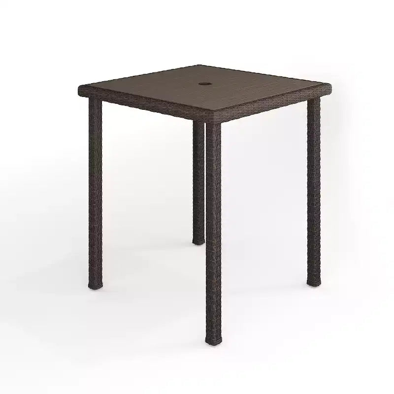 Tavolo da bar alto da esterno/interno Martha Stewart Bedford con piano in legno composito in vimini effetto rattan
