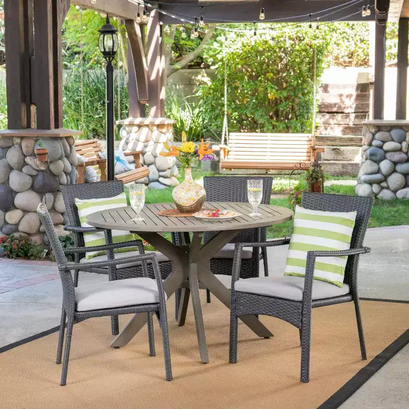 Set da pranzo da 5 pezzi GDFStudio Tara per esterni in vimini e legno di acacia con cuscini