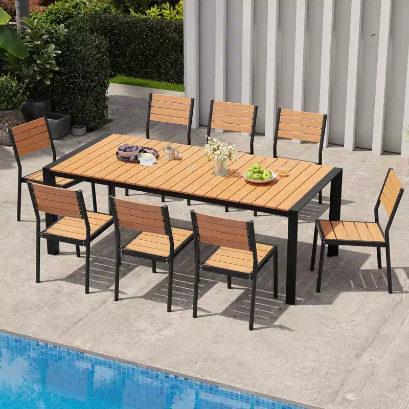Crestlive Products Tavolo da pranzo da esterno per 4-6 persone Tavolo rettangolare da patio, telaio in alluminio con piano in finto legno resistente e foro per ombrellone Marrone