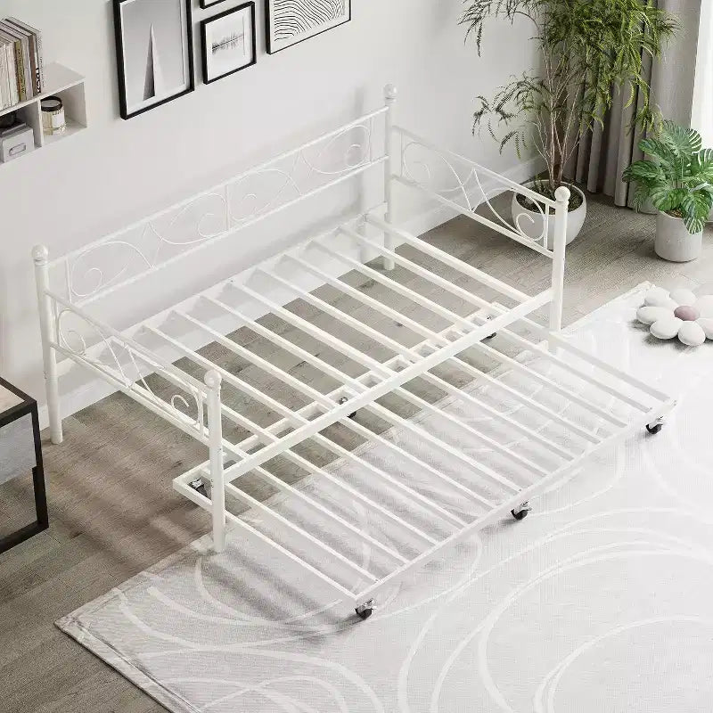 Struttura letto a una piazza con letto estraibile, testiera floreale e doghe in acciaio resistente, ideale per soggiorni e camere per gli ospiti, oro