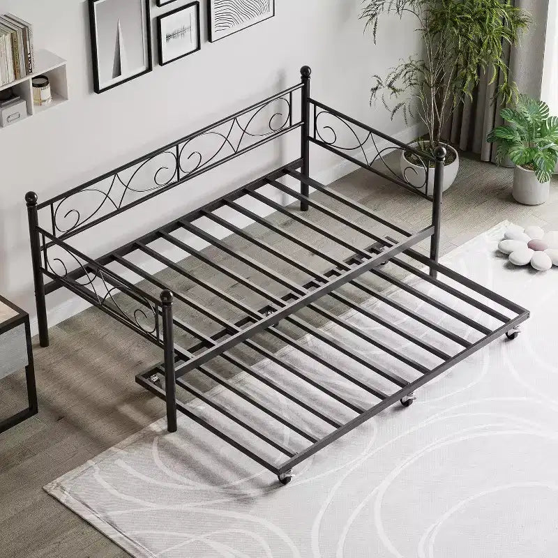 Struttura letto a una piazza con letto estraibile, testiera floreale e doghe in acciaio resistente, ideale per soggiorni e camere per gli ospiti, oro