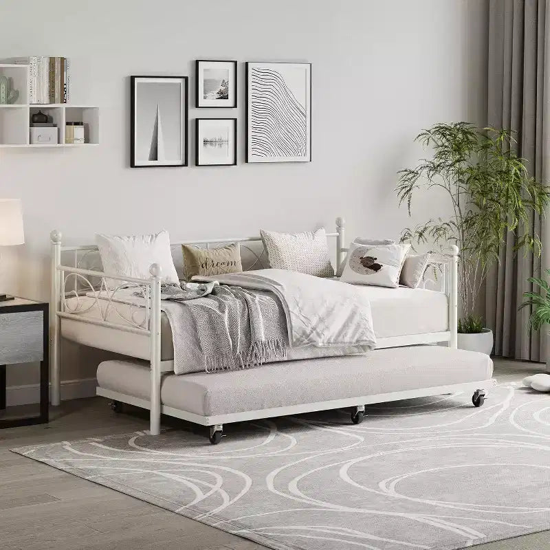 Struttura letto a una piazza con letto estraibile, testiera floreale e doghe in acciaio resistente, ideale per soggiorni e camere per gli ospiti, oro