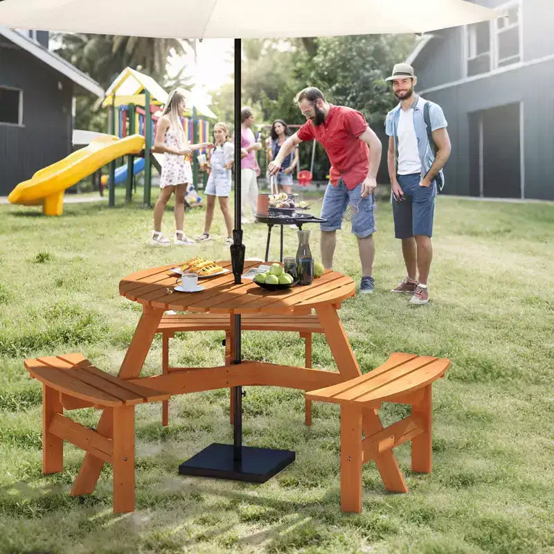 Tavolo da Picnic Rotondo per 6 Persone Costway con 3 Panche Integrate e 2 Fori per Ombrellone, Marrone/Giallo