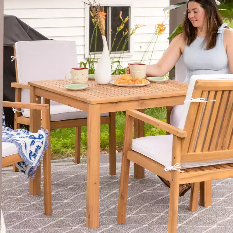 Tavolo da pranzo da esterno Sunnydaze Rodanthe in legno di acacia con finitura a olio naturale - 33,75 L