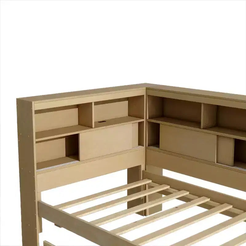 Letto a giorno in legno Whisen Twin con mensole e letto estraibile