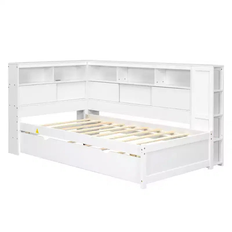 Letto a giorno in legno Whisen Twin con mensole e letto estraibile