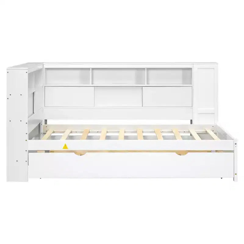 Letto a giorno in legno Whisen Twin con mensole e letto estraibile