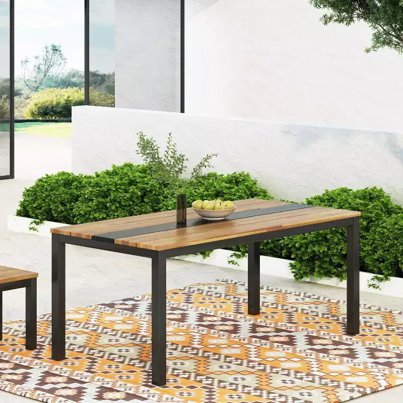 Tavolo da pranzo da esterno Christopher Knight Home Lindsey in legno di acacia e ferro stile industriale