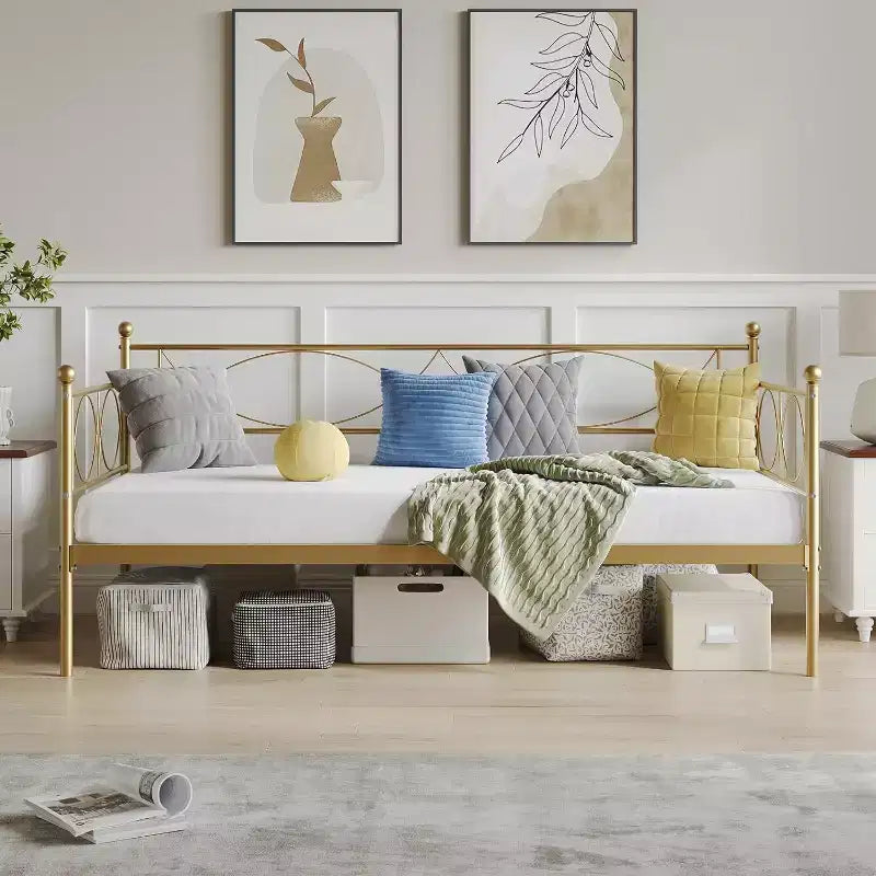 Letto singolo in metallo dorato, Struttura salvaspazio moderna con doghe in acciaio