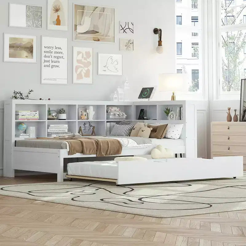 Bellemave Letto a Giorno Singolo in Legno con Ruote Estraibili, Libreria e Stazione di Ricarica USB, Bianco