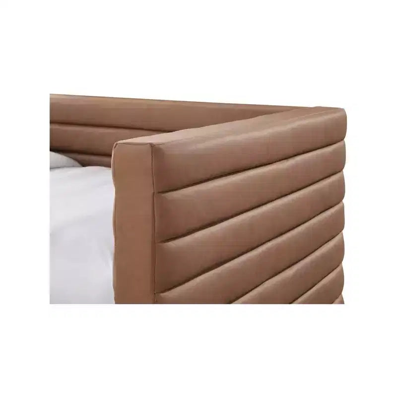 Meridian Furniture, Letto a giorno doppio in pelle vegana Beverly