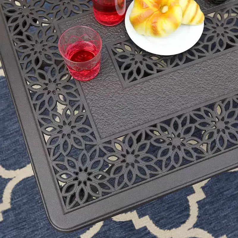 Tavolo da pranzo da esterno Captiva Designs in alluminio fuso per patio e giardino, resistente alle intemperie, con piano inciso